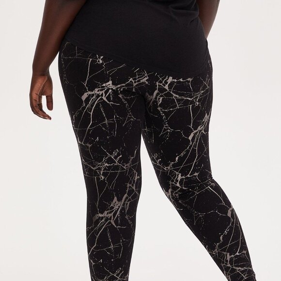🆕️ Torrid Metallic Silver Marble Foil Graphic Full Length Premium Leggings - Picture 3 of 5